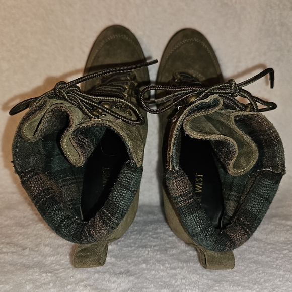 NINE WEST Army Green and Plaid Lace Up High Heel Ankle Boots - Picture 6 of 9
